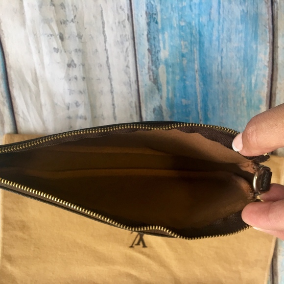 GUC Authentic Louis Vuitton Monogram Pochette - Picture 9 of 13